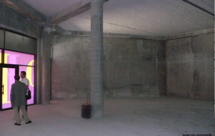 Local commercial   JUVIGNAC  167 m2 294 560 € 